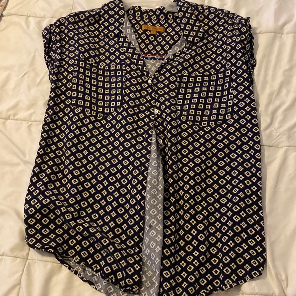 Lightweight button down top